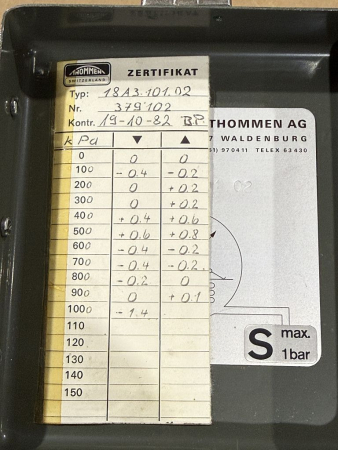 Preview: Thommen Revue Präzisions-Druckmessgerät Typ 18A3.101.02 bis 1 bar Messgerät im Transportkoffer gebraucht