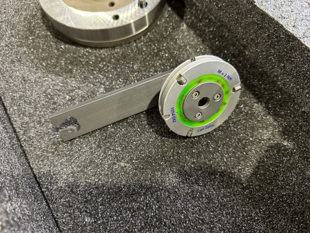 Zeiss counter holder hold-down device for coordinate measuring machines