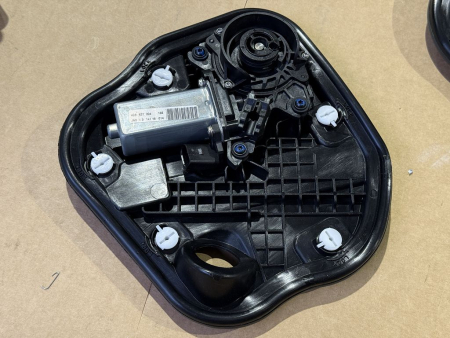 Audi RS7 Zuziehmotor Zuziehhilfe Türmodul rechts vorne 4G8837004 (gebraucht)