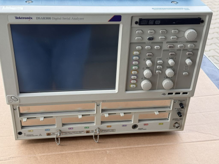 Tektronix DSA8300 Digital Serial Analyzer mit 2x 80A02 & 2x 80E08B TDR/Sampling Sets (gebraucht)