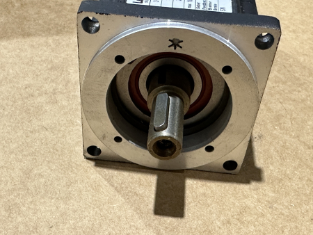 MCS 06C60-RS0B0-B11N-ST5S00N-R0SU 15064457 2975078 Lenze MCS Servomotor NEU