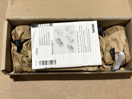 MCS 06C60-RS0B0-B11N-ST5S00N-R0SU 15064457 2975078 Lenze MCS Servomotor NEU