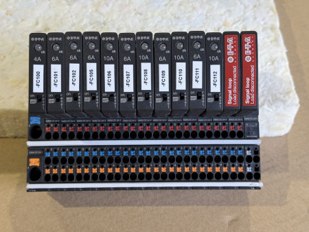 E-T-A 18plus Sicherungssystem – Komplettset mit Einspeise- & Signalmodul + 13 elektronischen Sicherungsautomaten (gebraucht)