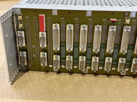 Frequentis BGT IF 2000 Baugruppenträger Rack-System ERIF 01.11 Netzteil 136-010762J (gebraucht)