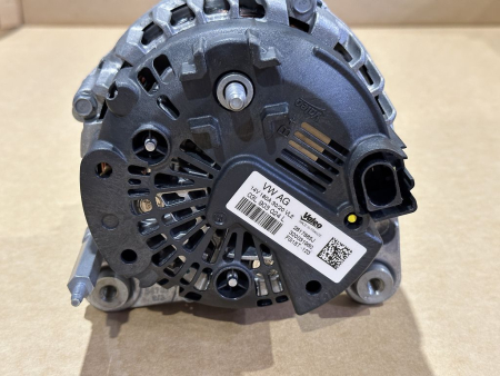 03L903024L original VAG alternator alternator NEW