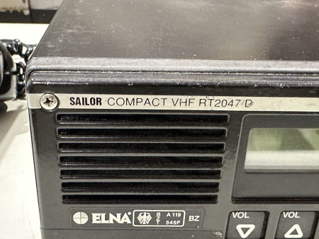 Preview: SAILOR Compact VHF RT2047/D radio telephone marine radio - Kopie