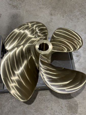 Preview: DETRA ENGINEERING 4-Blade Marine Propeller D870 P1070 LH E05818 for MONTE CARLO YACHTS MCY 65 (new)