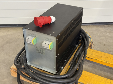 CYSCO ENERGY SFC 30 TT SFC30TT Spannungs-Frequenz-Wandler mit 2× Spannungswandlern