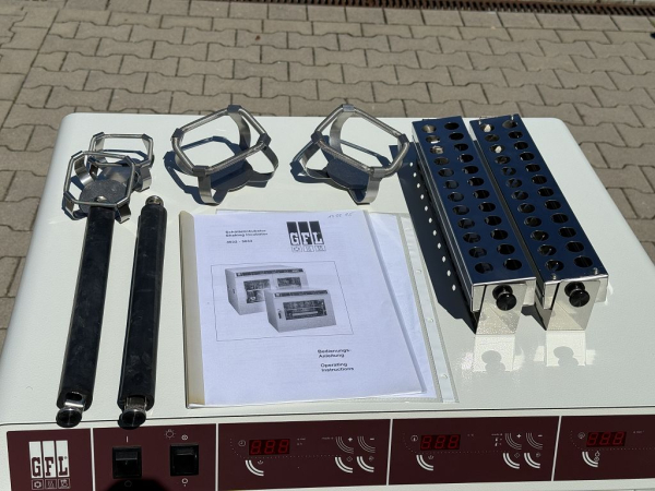 GFL Schüttelinkubator Inkubator Typ 3032 10176115F (gebraucht)