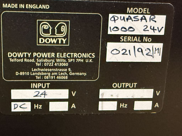 Dowty Quasar 1000 Stromwandler DC-AC Power Converter 93000784 24V → 230V 50Hz 1000VA (gebraucht)