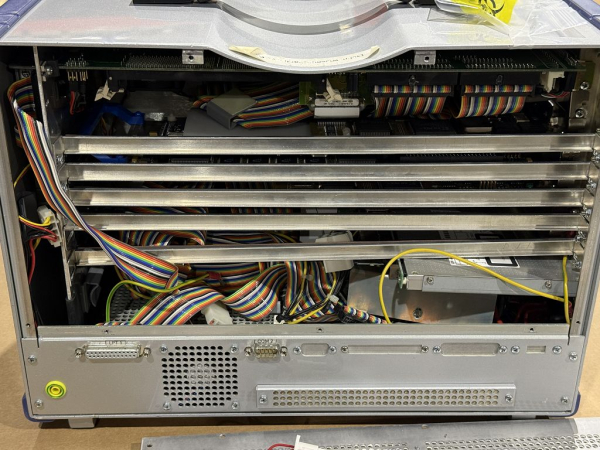 DEWETRON DEWE-2010 Mobiles Messdatenerfassungssystem / Industrie-Messcomputer mit Zubehör – defekt