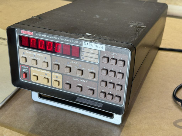 Keithley 230 Programmable Voltage Source programmierbare Spannungsquelle Modell 230 (gebraucht)