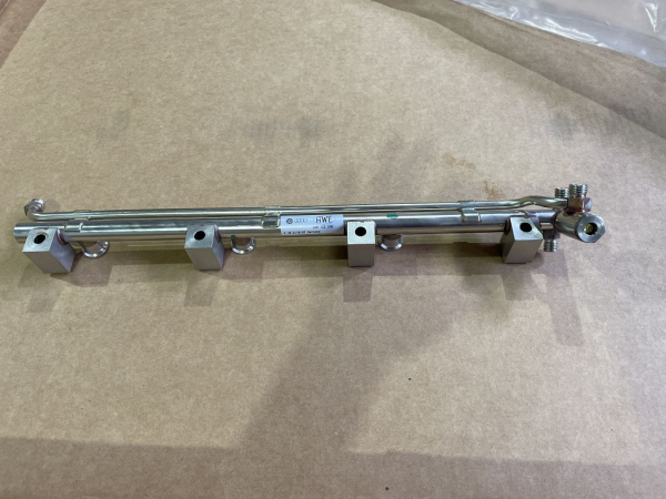 03H133316 original VAG Kraftstoffverteiler NEU