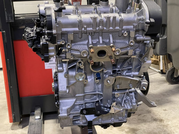 04E100038F original VAG engine DGEA engine 1.4 TSI Hybrid 6km new car