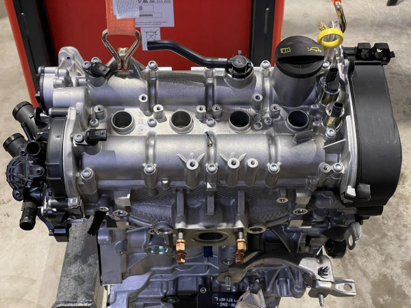 04E100038F original VAG engine DGEA engine 1.4 TSI Hybrid 6km new car