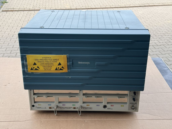 Tektronix DSA8300 Digital Serial Analyzer with 2x 80A02 & 2x 80E08B TDR/Sampling Sets used