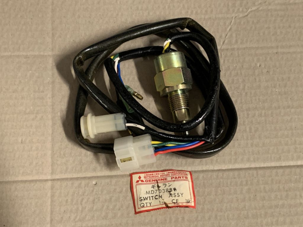 MD703889 original Mitsubishi P-Stell switch NEW old stock.