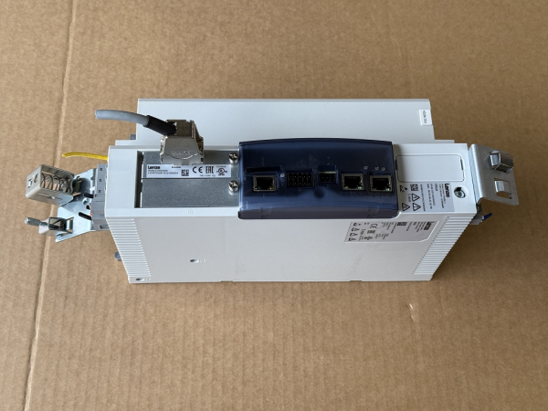 Lenze i950 Servo Drive Frequenzumrichter I95AE311F1AV10Z020 gebraucht