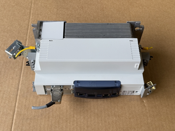 Lenze i950 Servo Drive Frequenzumrichter I95AE311F1AV10Z020 gebraucht