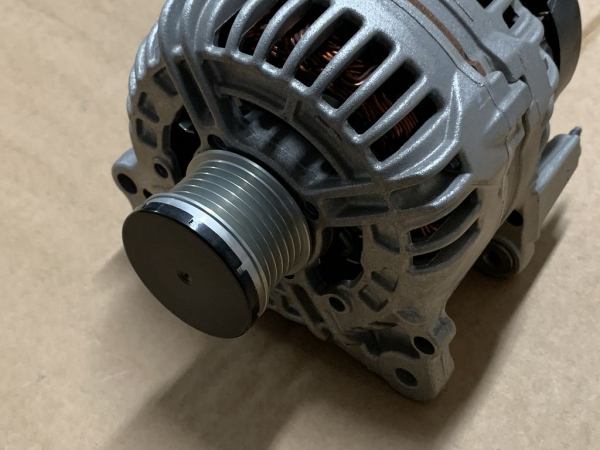 03C903025F 0124525200 original VAG alternator generator 140A NEW