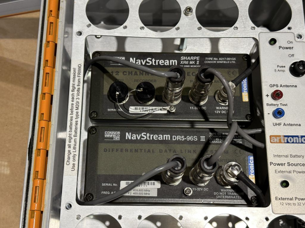 Connor Winfield NavStream DR5-96S III Differential Data Link System mit SHARPE XR6 MK II GPS Receiver gebraucht