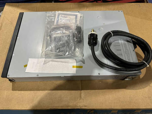 SUA3000RM2U APC Smart-UPS 3000VA USB & Serial RM 2U 120V unbenutzt