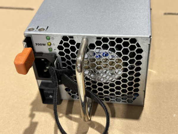 DELL L700E-S0 R0C2G 700W Netzteil