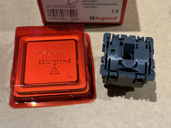 Legrand 77821 cross switch (SL) non-illuminated Solirc IP55 IK10 gray NEW