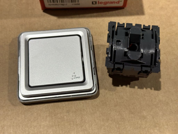 Legrand 77821 cross switch (SL) non-illuminated Solirc IP55 IK10 gray NEW