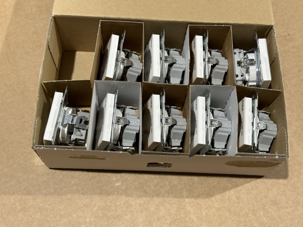 9x GIRA 018803 SCHUKO-Steckdose Reinweiß glänzend NEU