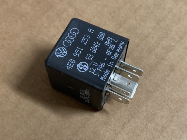 4E0951253A Work contact relay Audi R8 2007-2012 NEW