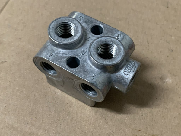 A0004294037 original Mercedes Verteiler NEU