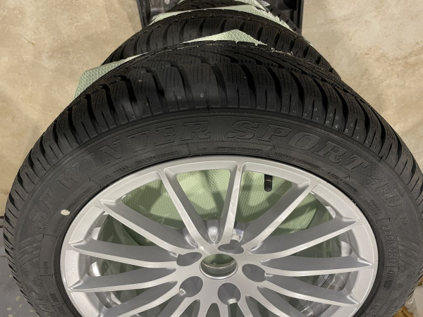 8W0601025AE Satz original Audi A4 A5 Winterkompletträder Dunlop Alufelgen NEU