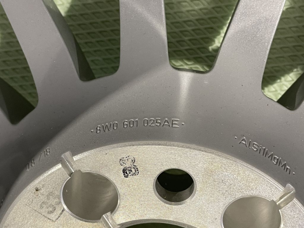 8W0601025AE Satz original Audi A4 A5 Winterkompletträder Dunlop Alufelgen NEU