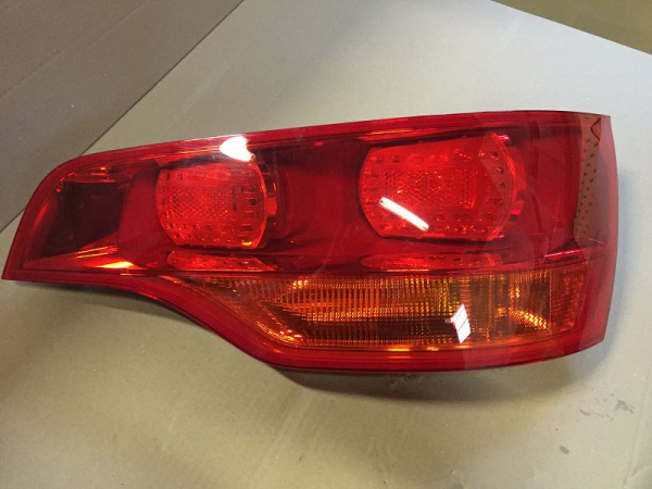 4L0945094 Audi Q7 Schlussleuchte Rechts SBBR Neuwertig