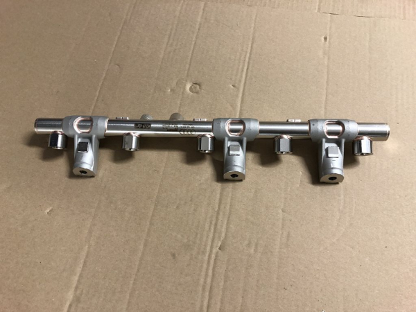 07K133317T Original Audi Kraftstoffverteiler RS3 TTRS NEU