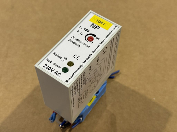 NÜGA NP Niveausteuergerät 230V AC Leitfähigkeits-Niveauregler mit Sockel (gebraucht)