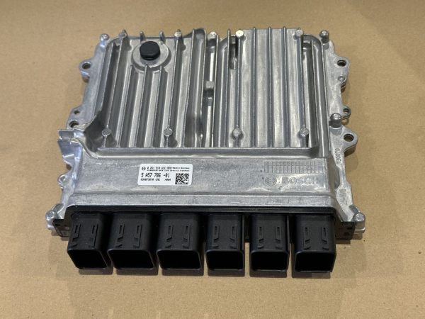 12145A57786 0261S106CE original BMW control unit DME NEW
