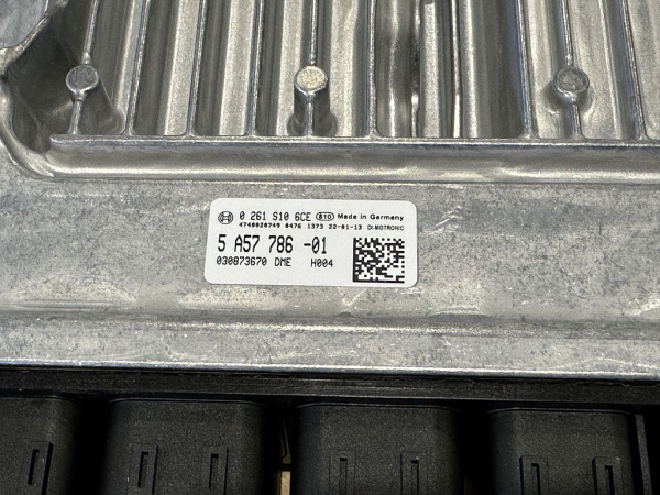 12145A57786 0261S106CE original BMW control unit DME NEW