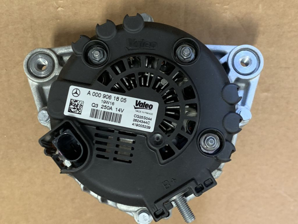 A0009061805 Genuine Mercedes alternator alternator NEW