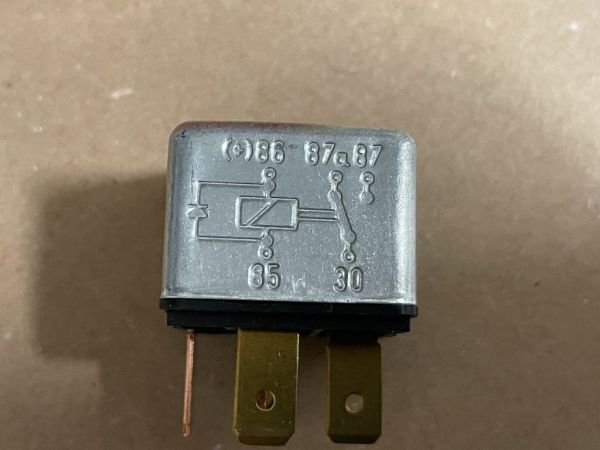 0332204214 original Bosch Relais Arbeitsstrom NEU