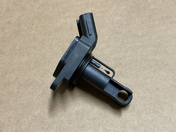 8ET009142941 8ET009142-941 original Hella air mass meter LEXUS TOYOTA NEW