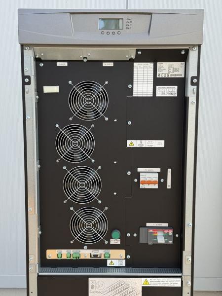 CYSCO ENERGY SFC 30 TT SFC30TT Spannungs-Frequenz-Wandler mit 2× Spannungswandlern